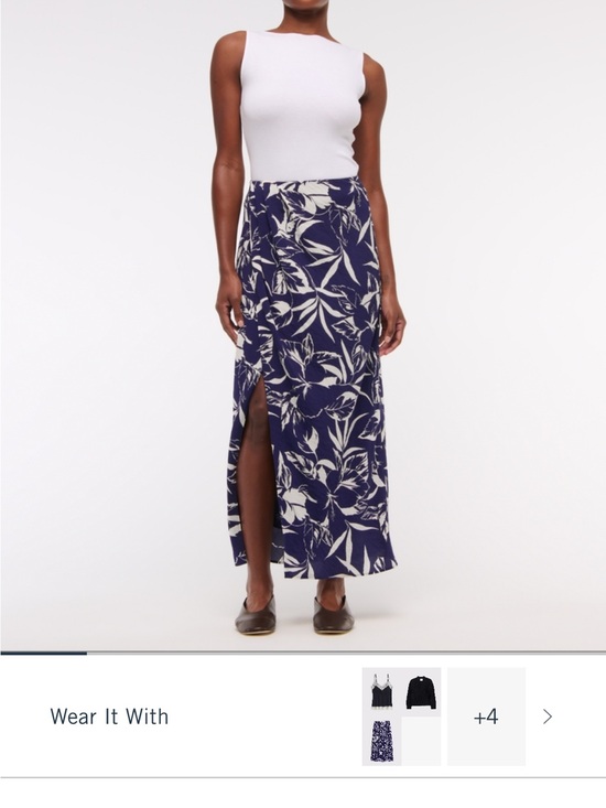 Abercrombie & Fitch Dresses & Skirts - Abercrombie & Fitch Navy Floral Skirt